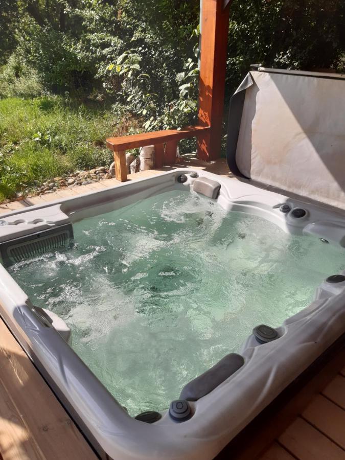 Chambre Familiale Avec Piscine Chauffee Et Jacuzzi Bernadets-Debat Exterior foto